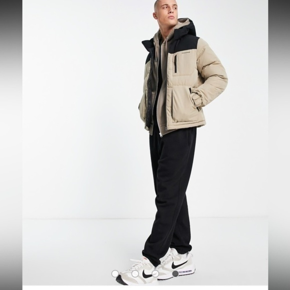 Jack & Jones Core Dune color block hooded jcootto puffer jacket in beige & black